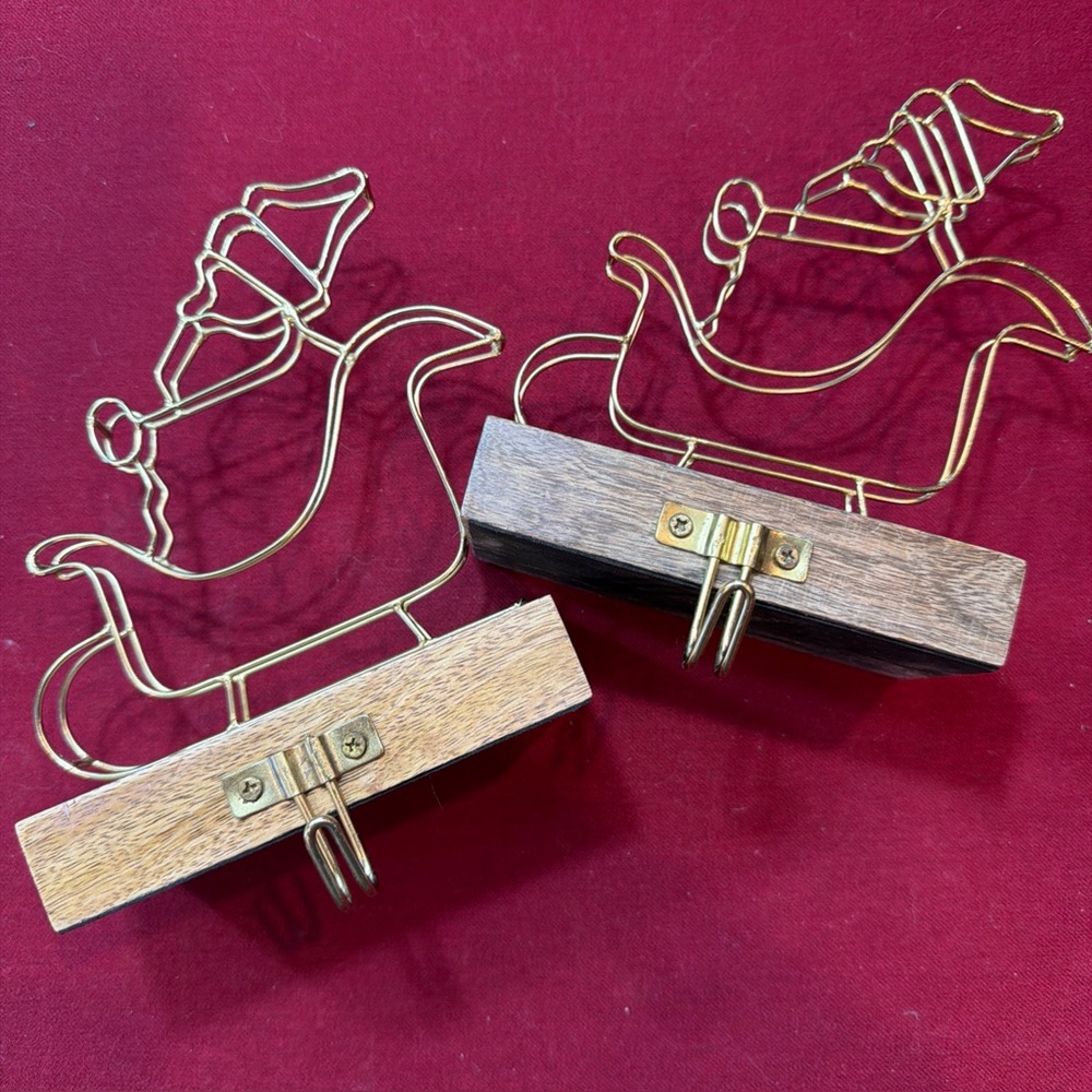SANTA IN SLEIGH gold Wire Christmas Stocking Holders 6 X 7” TWO Heavy WOOD Base